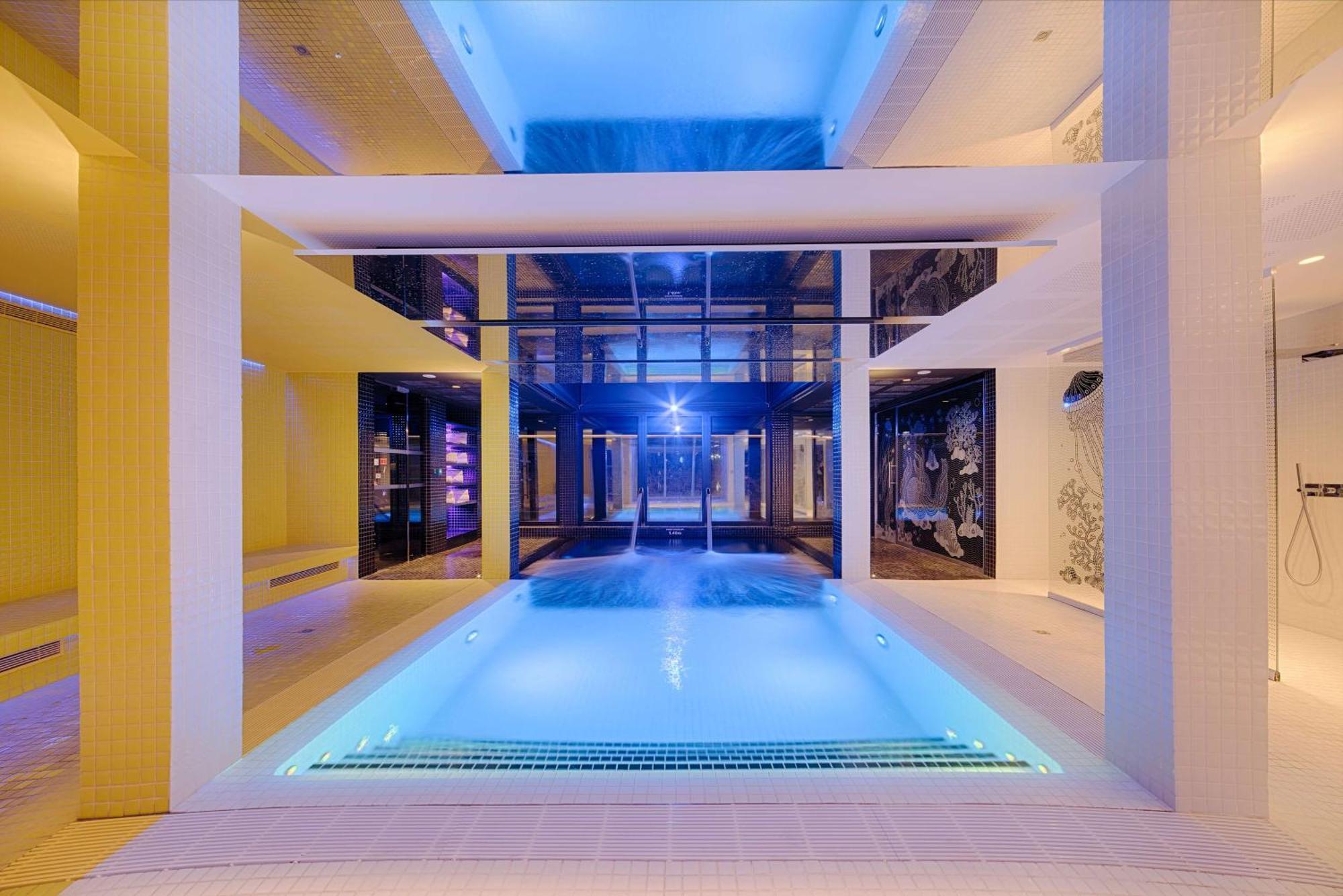 Nhow Hotel 4*